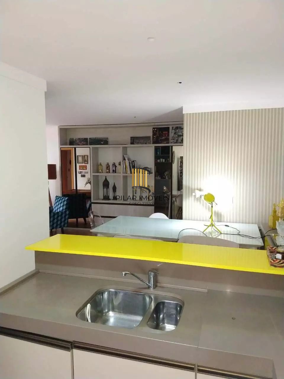 Apartamento com 3 dormitórios, suíte e churrasqueira.