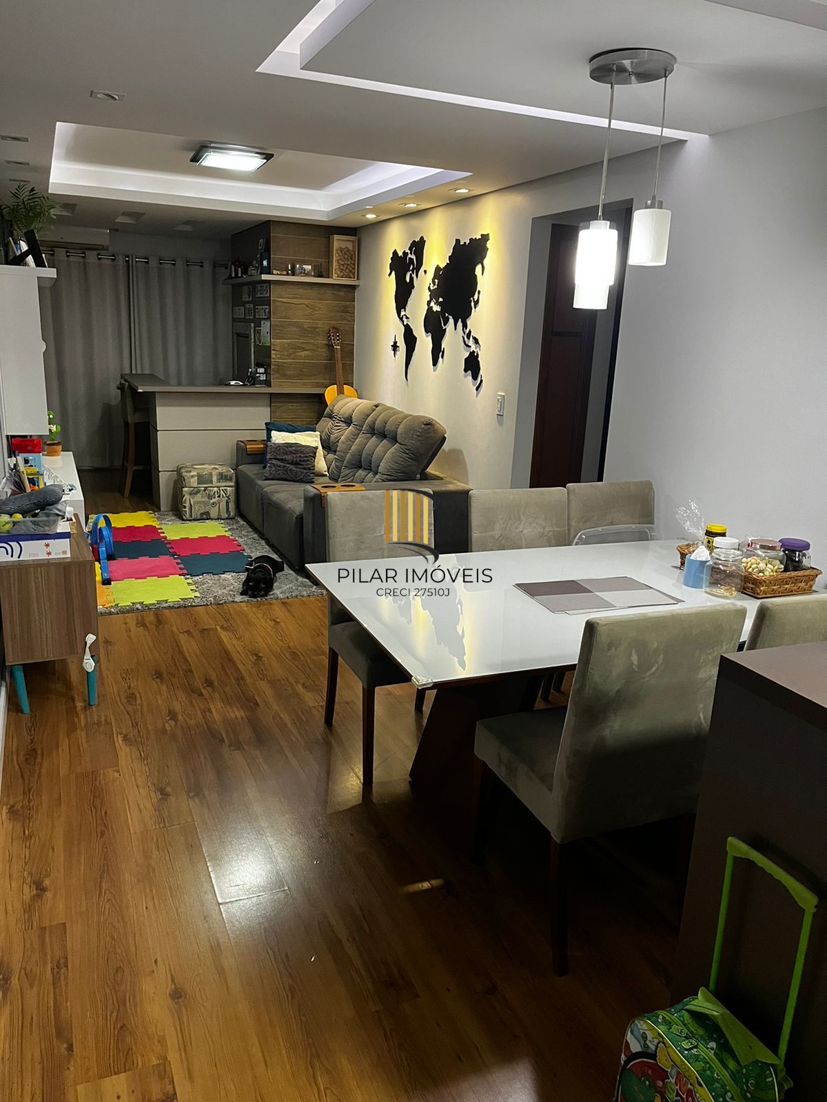 Apartamento mobiliado 2 dormitórios com suíte e 2 vagas em Petrópolis Poa - Pilar Imóveis