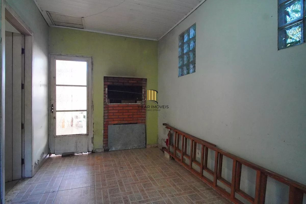 Casa Térrea com 5 dormitórios, Amplo Terreno de 300m² - Bairro Santa Rosa