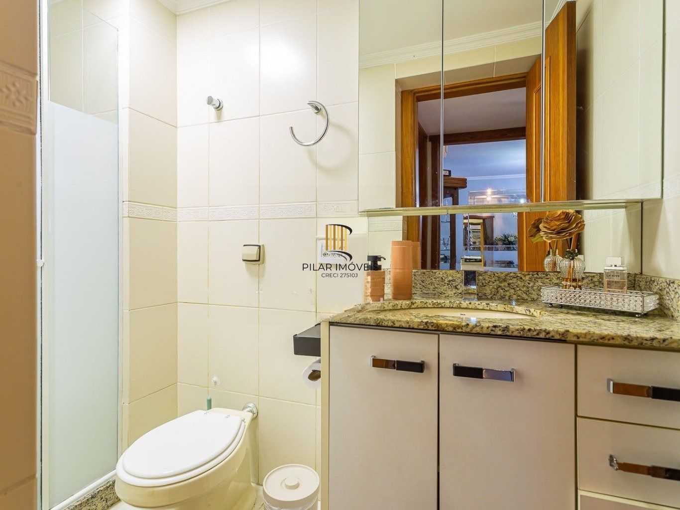 Apartamento Mobiliado, 3 dormitórios e 2 vagas no Bairro Vila Ipiranga