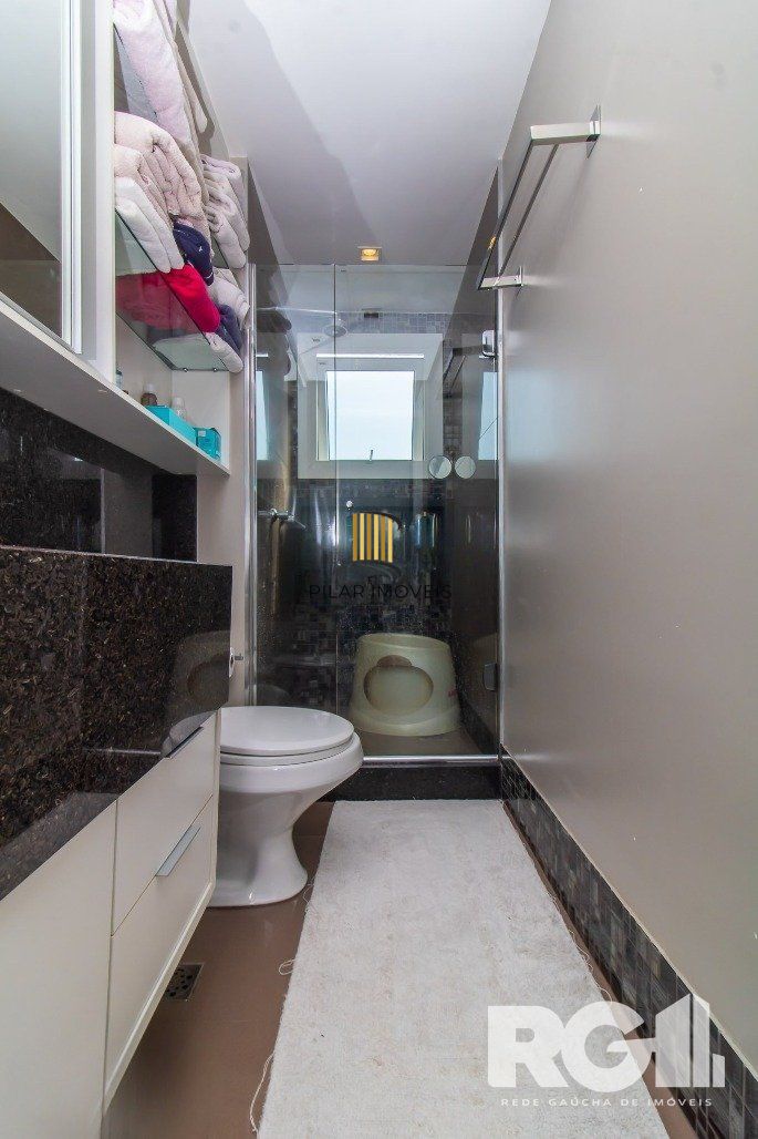 Apartamento semimobiliado com 3 dormitórios e 2 vagas em condomínio completo