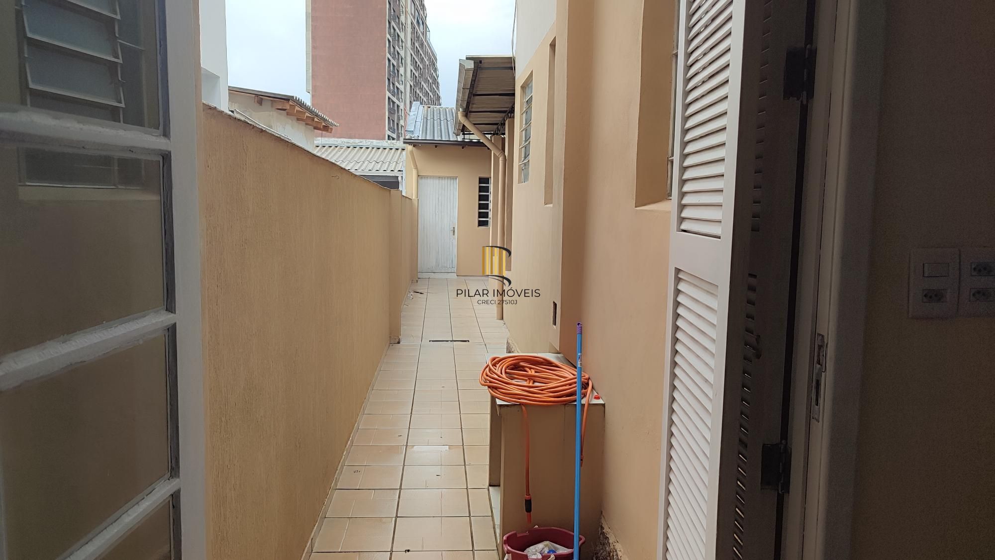 Casa com 3 quartos, espaço gourmet com churrasqueira, Bairro São Geraldo