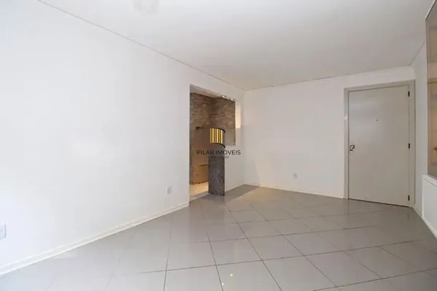 Apartamento com 2 dormitórios, suíte, churrasqueira e vaga de garagem.