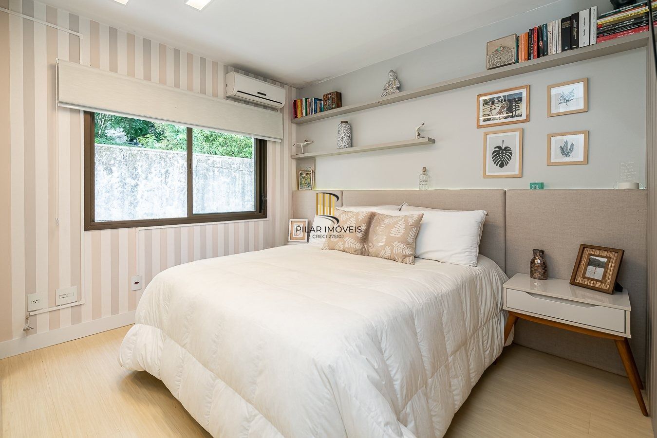 Apartamento de 3 dormitórios com 1 suíte, semimobiliado.