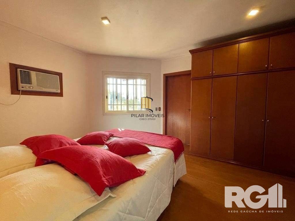 Casa 3 dormitórios no bairro Vila Cachoeirinha