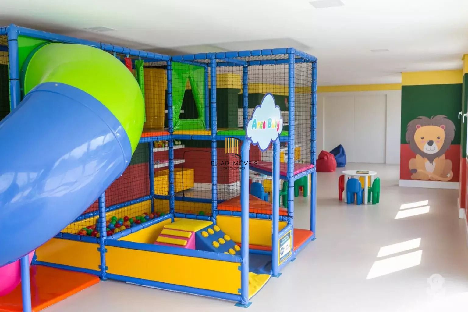 Apartamento de 2 Dormitórios, suíte, churrasqueira e 2 vagas.