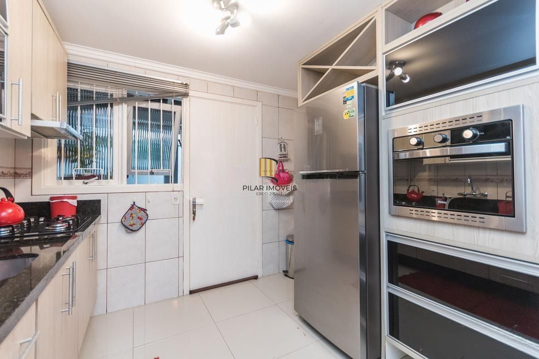 Casa com 3 dormitórios, 01 suíte, 03 vagas