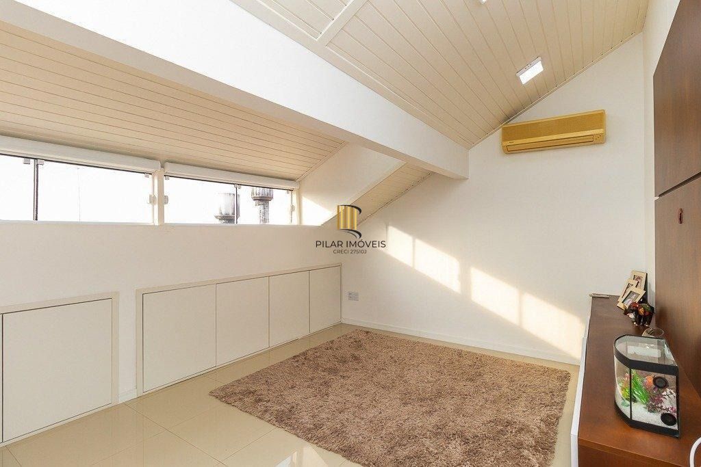 Casa em condomínio com 4 quartos, 2 suítes e 2 vagas à - Jardim Sabara