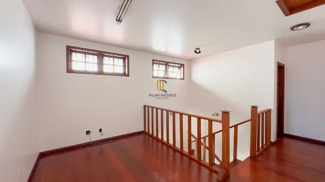 Casa térrea com 3 dormitórios, piscina, espaço gourmet com churrasqueira.