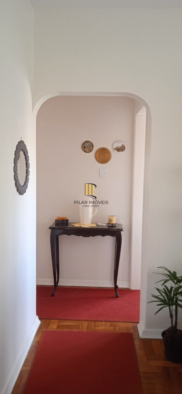 Apartamento com 3 dormitórios, living 2 ambientes, banheiro social, total de 109,57m² privativos, cozinha e área de serviço separadas.