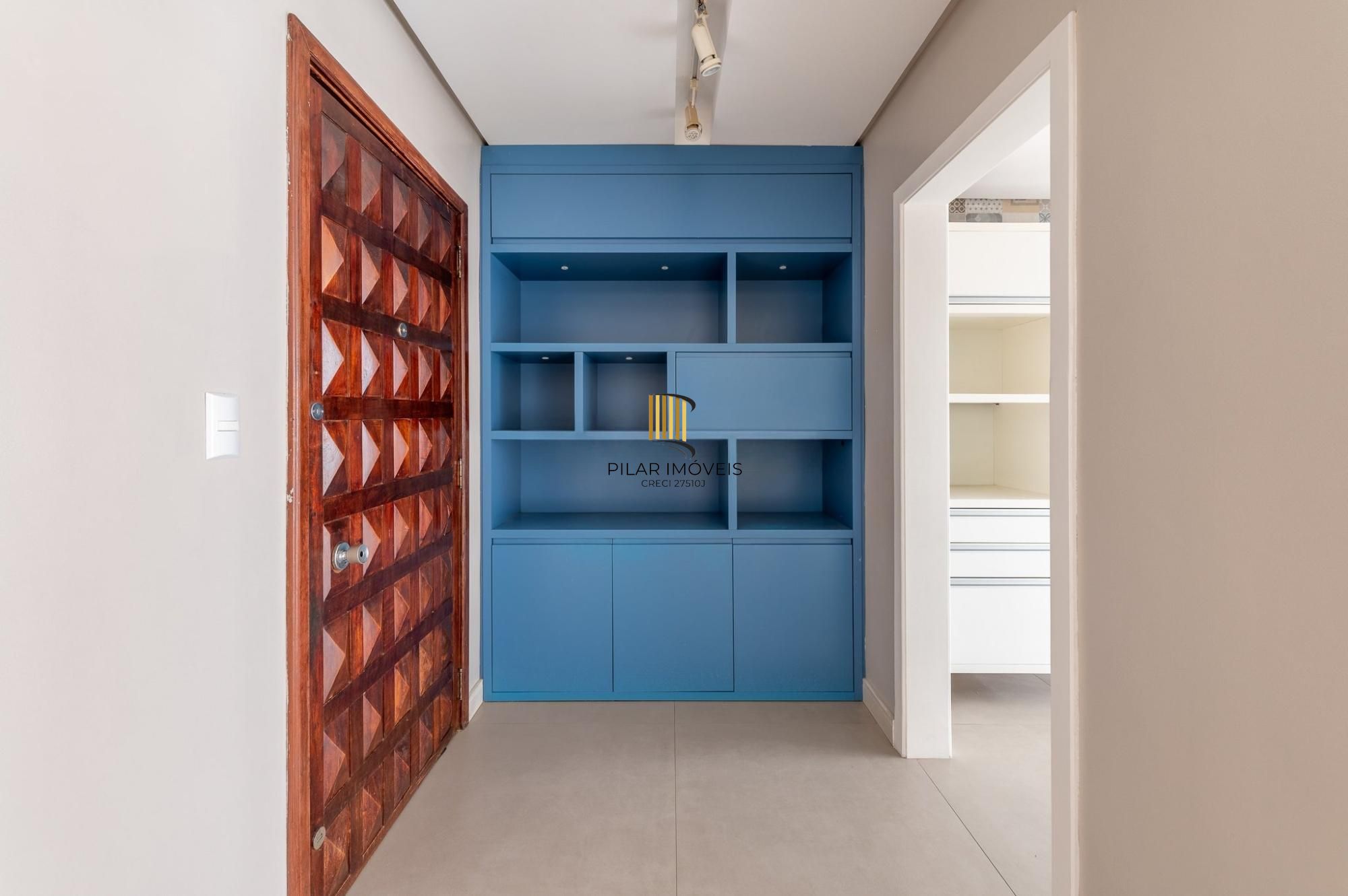 Apartamento 3 dormitórios, suíte, amplo living e vaga coberta.