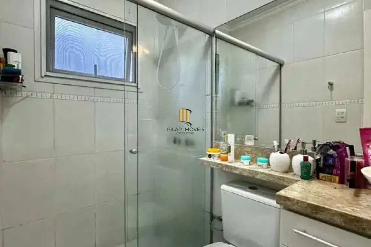 Casa em condomínio com 2 dormitórios, suíte e 2 vagas