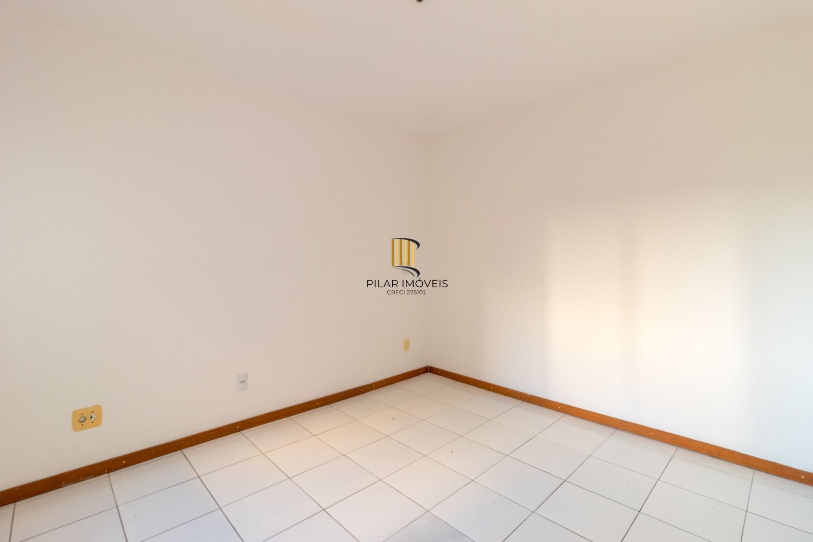 Apartamento 2 dormitórios com sacada e vaga no Jardim Lindoia