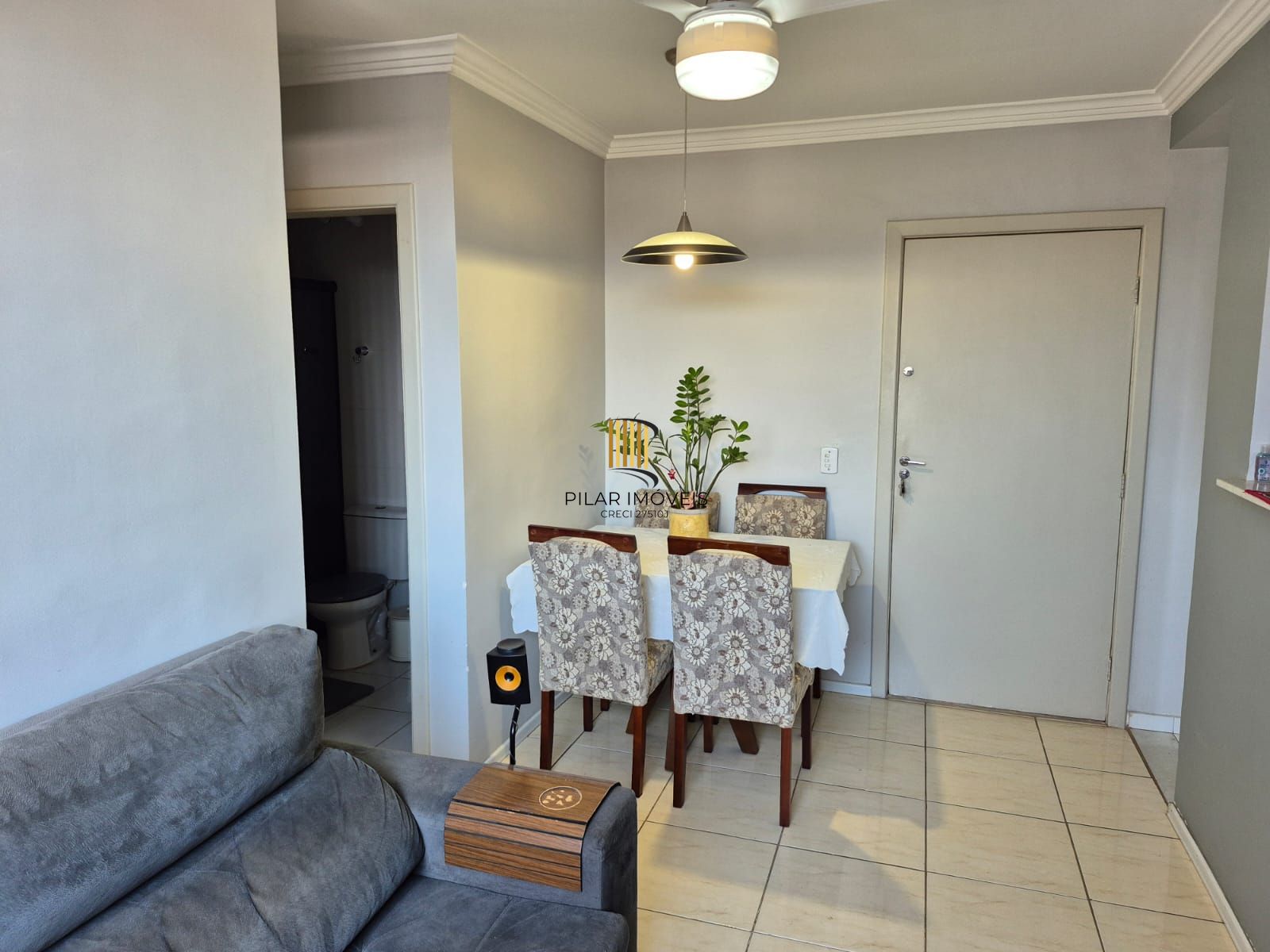 Apartamento mobiliado com 2 dormitórios e vaga de garagem