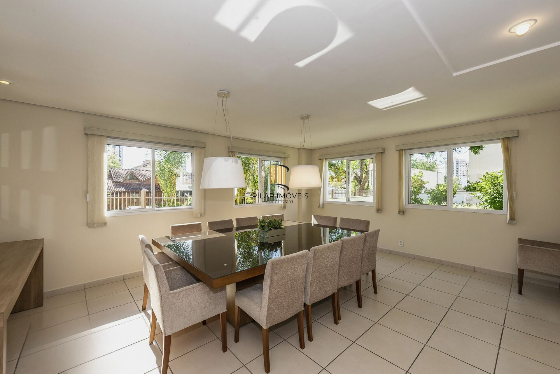 Apto 3 dorm living estendido, andar alto no Passo da Areia