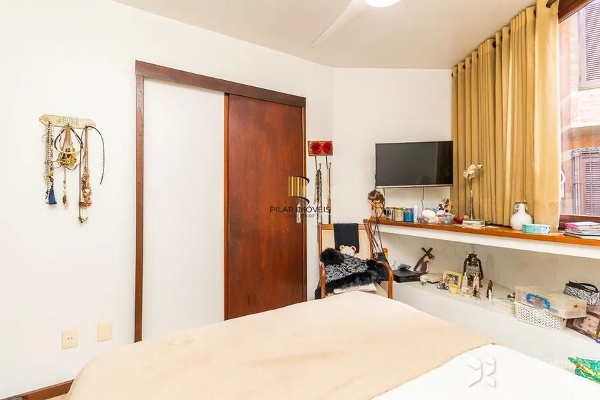 Cobertura de 3 dormitórios, sendo 1 suíte, e 2 vagas no bairro Santa Cecilia.