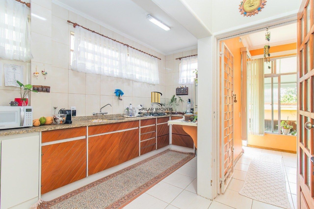 Casa ampla com pátio, edícula e terraço – Vila Ipiranga, Porto Alegre