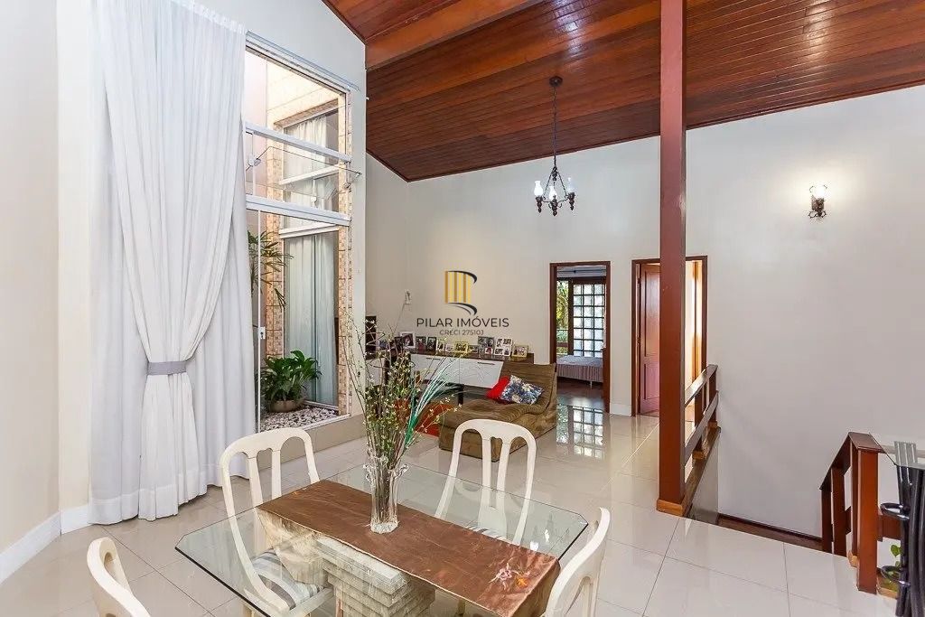 Casa espaçosa com 6 dormitórios e vista incrível no Cristo Redentor