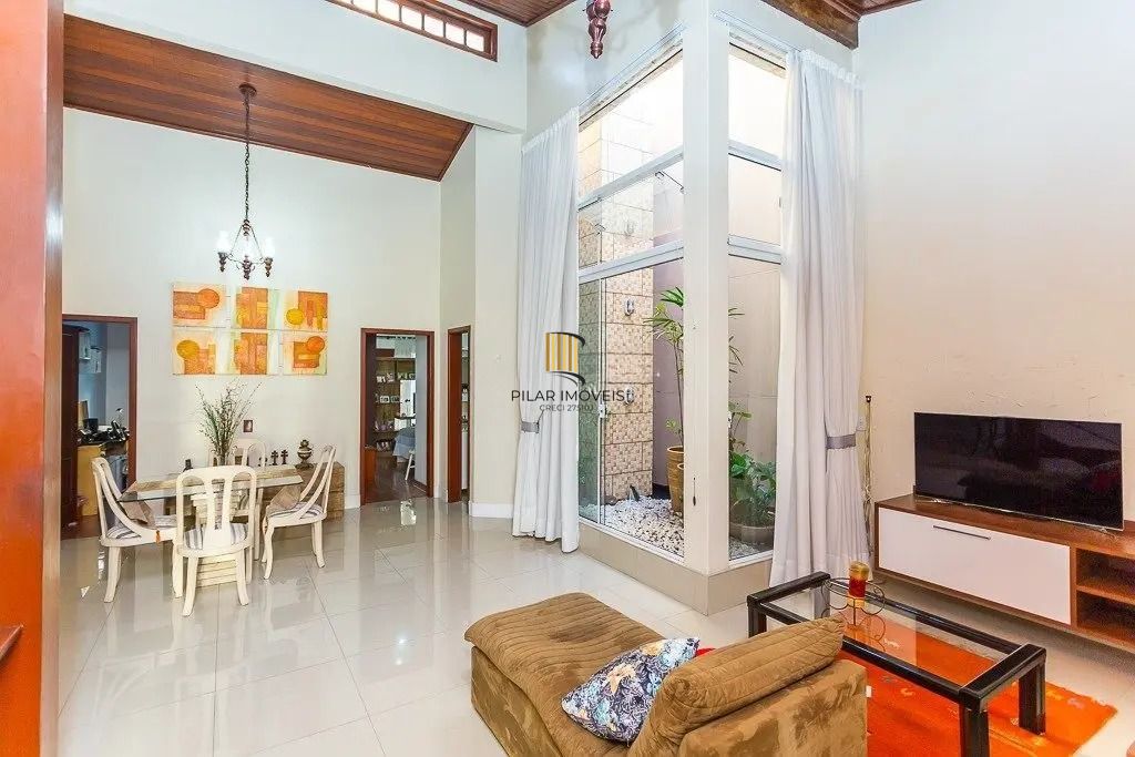 Casa espaçosa com 6 dormitórios e vista incrível no Cristo Redentor