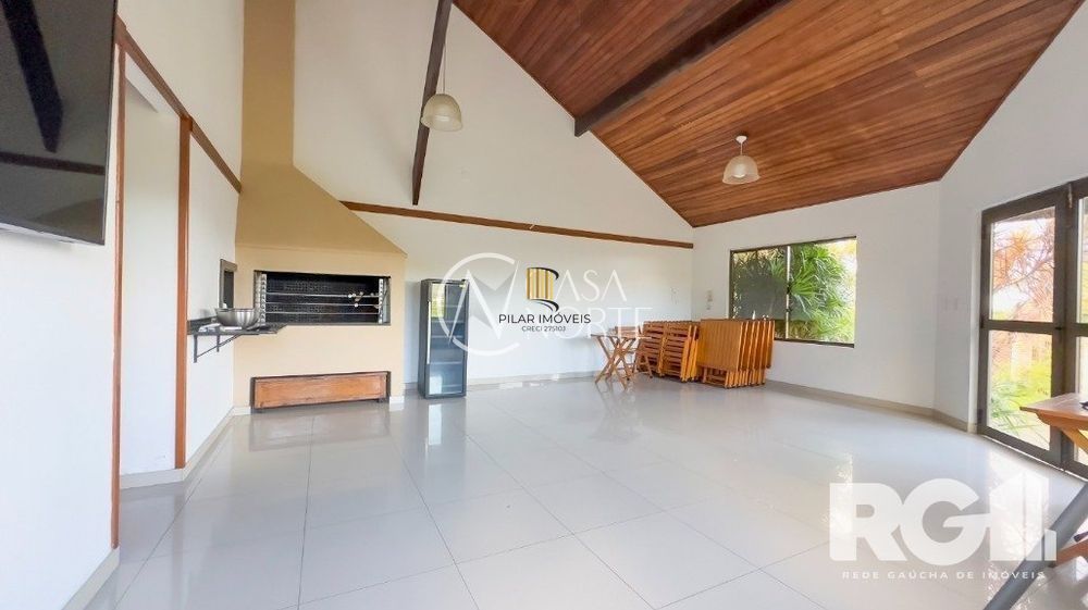 Casa em Condomínio com 3 Quartos, Piscina, Quintal e 2 Vagas