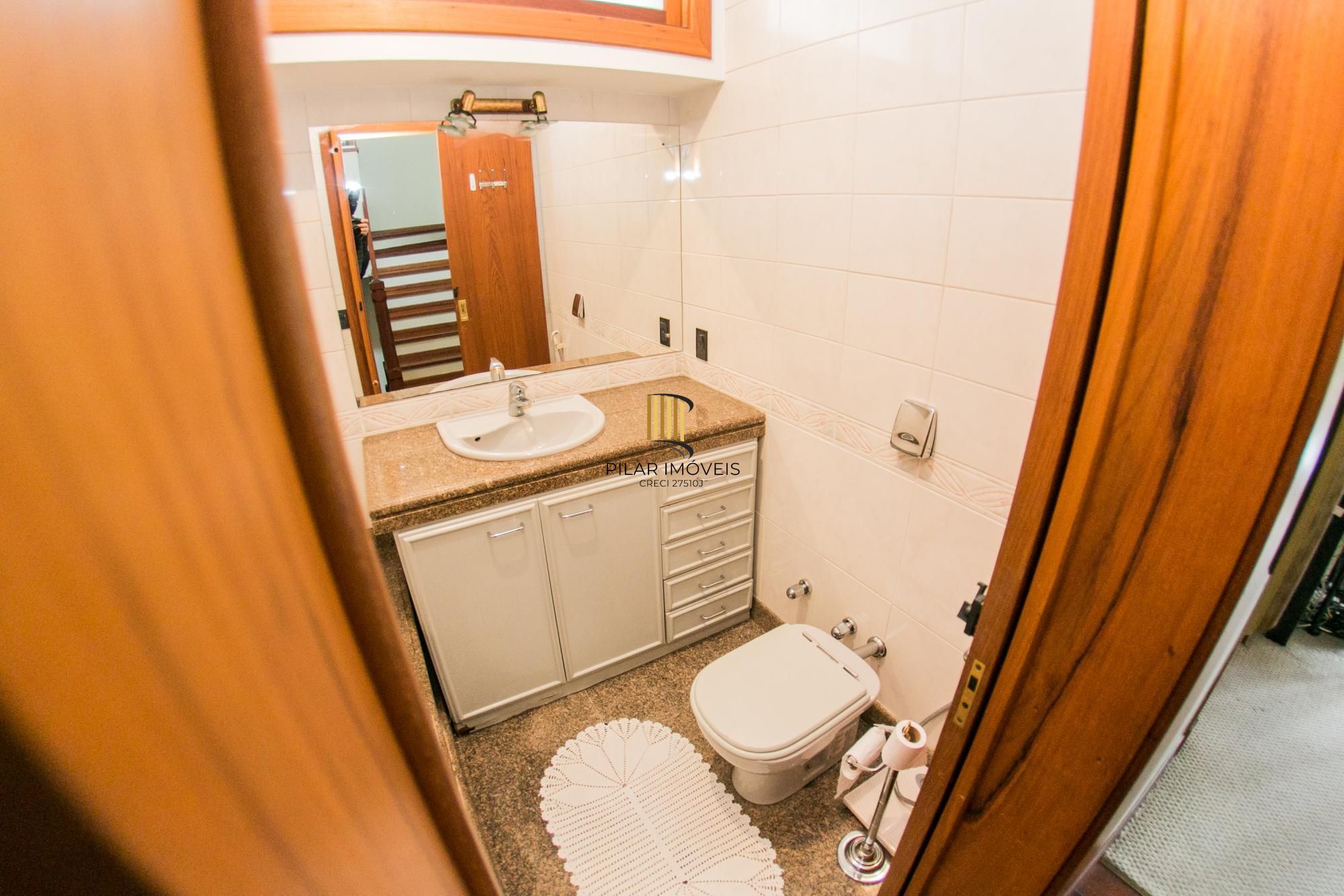 Casa de Condomínio 6 dormitórios no bairro Três Figueiras