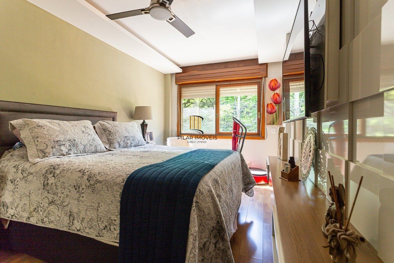 Apartamento Mobiliado, 3 dormitórios e 2 vagas no Bairro Vila Ipiranga