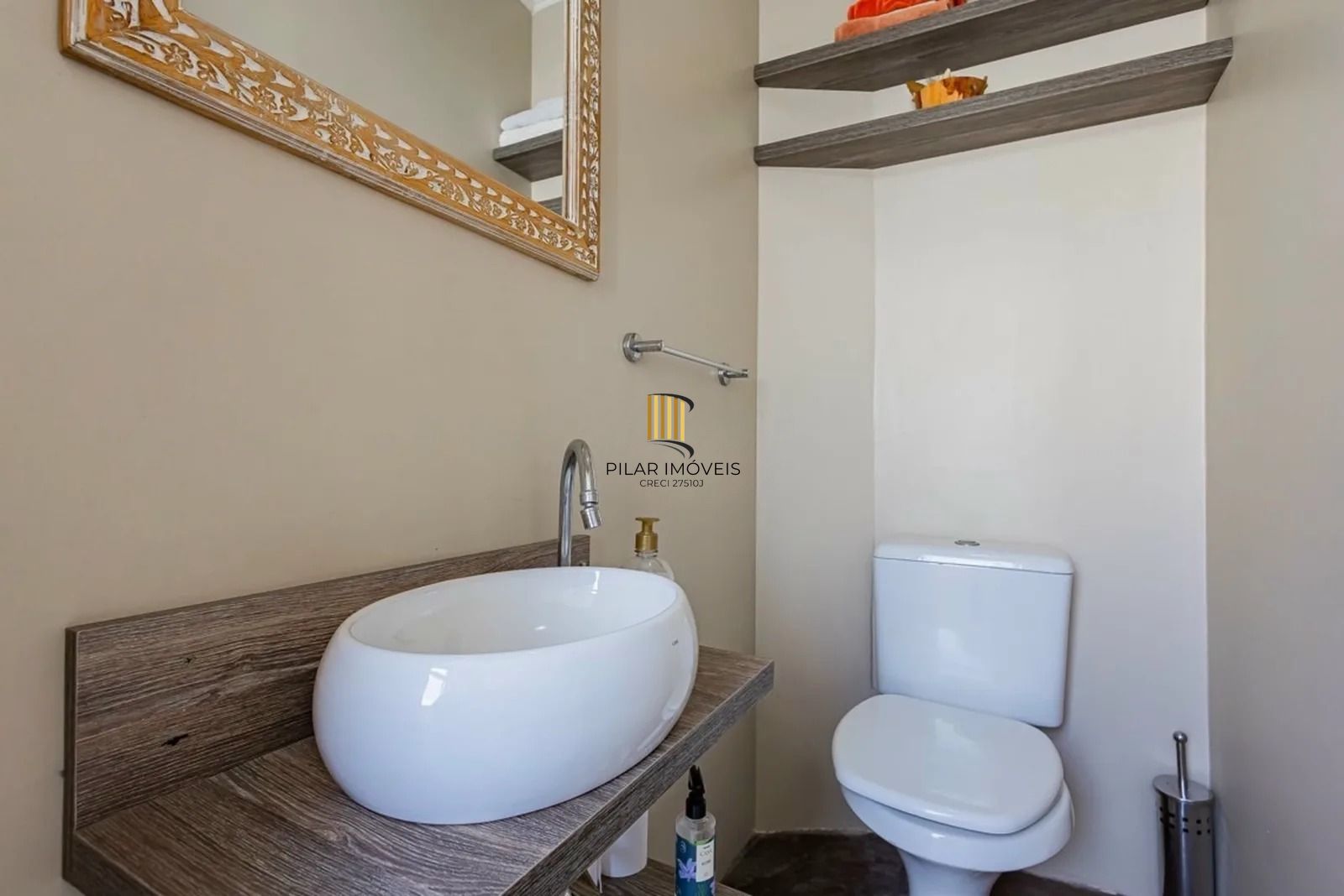 Apartamento de 2 dorm, 80m² privativos com vaga de garagem e elevador.