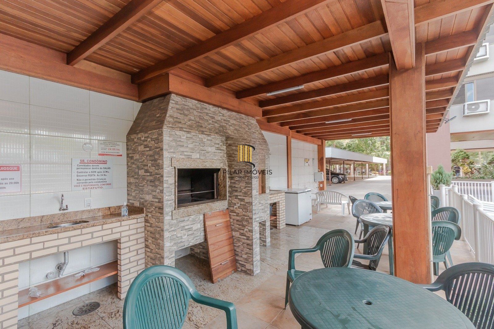 Apartamento de 4 dormitórios, sacada fechada com churrasqueira -Av. Panamericana