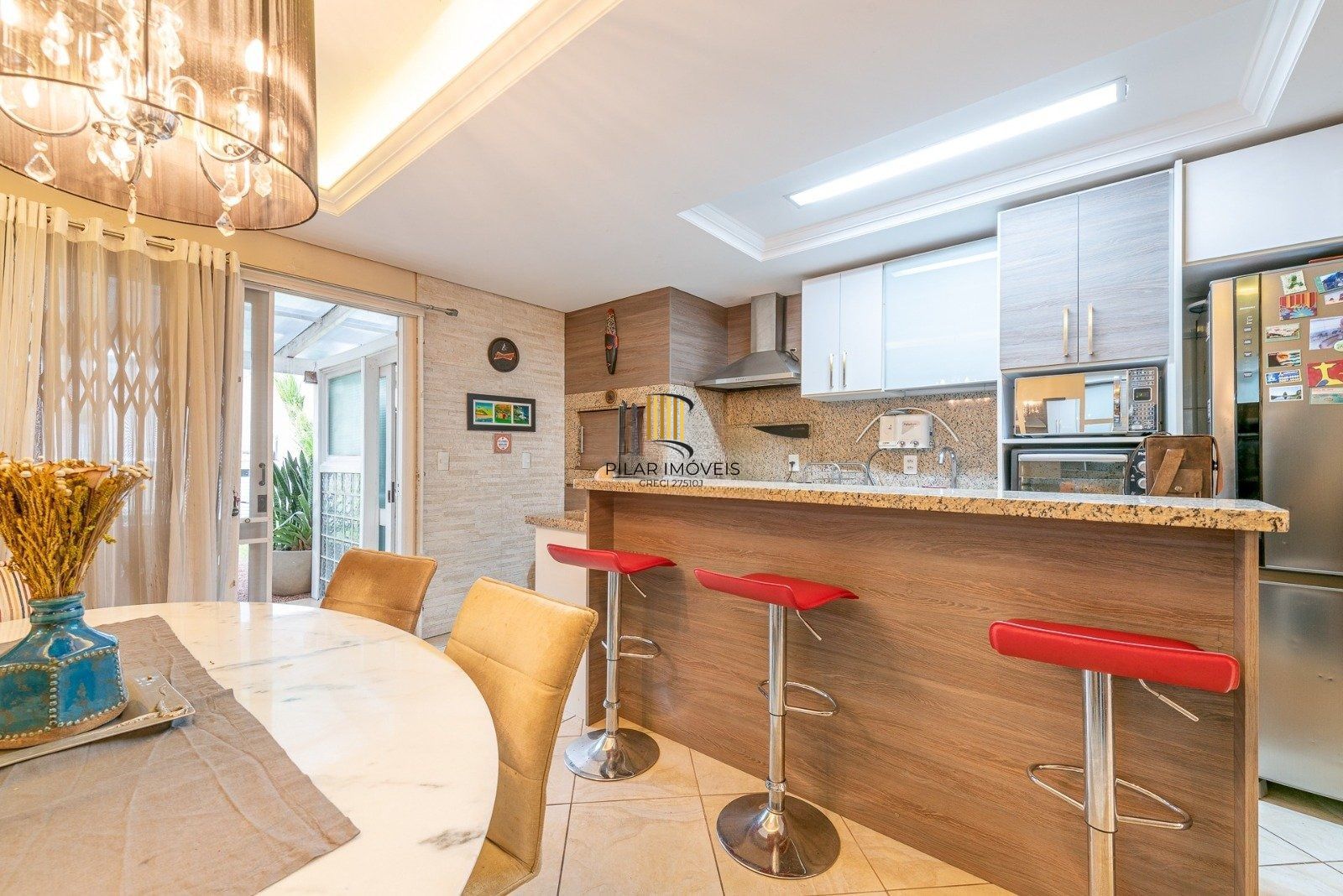 Casa com 3 dormitórios, suíte, pátio com spa, 3 vagas, Rua do Pampa - Ecoville