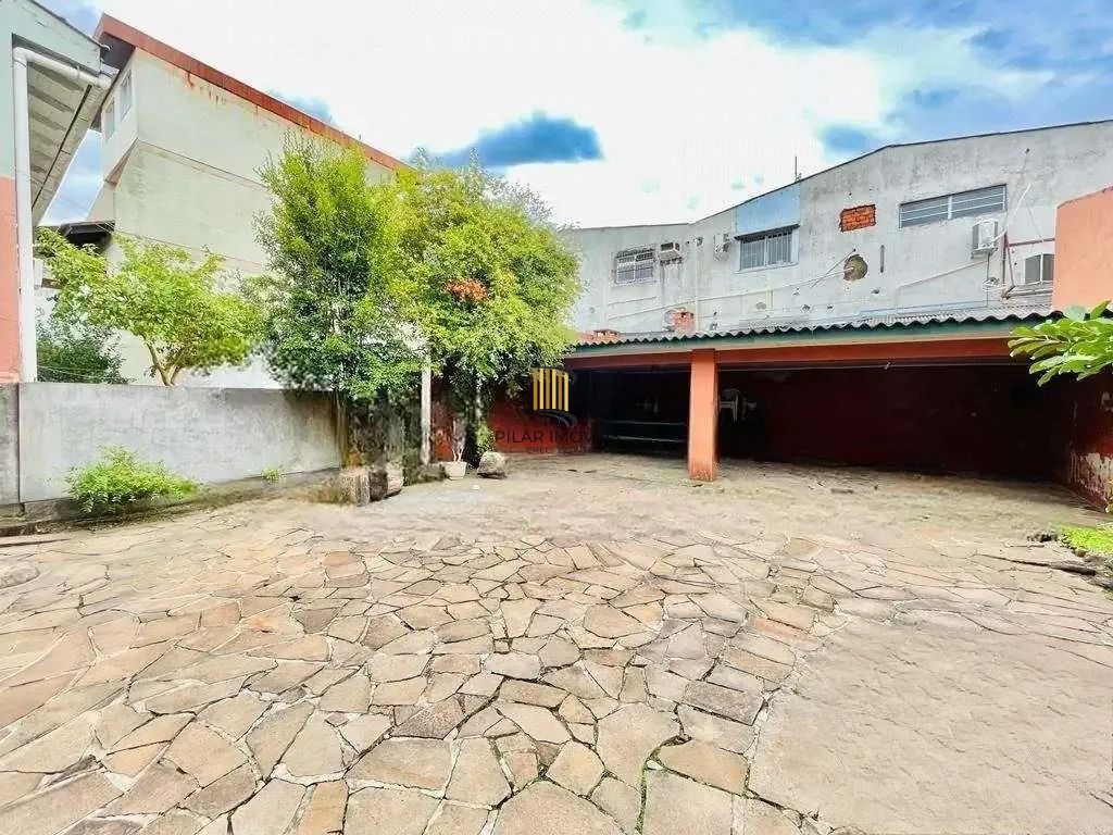 Casa térrea com 307m², 3 dormitórios, 2 suítes, 3 vagas.