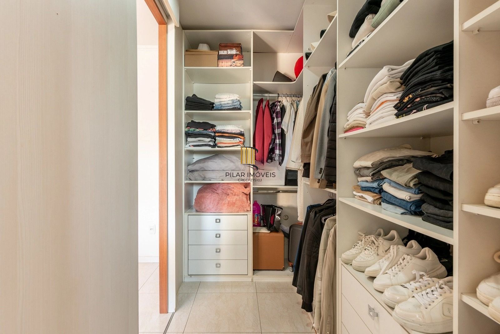 Sobrado moderno com 3 dor, suíte, piscina e espaço gourmet no Jardim Itu