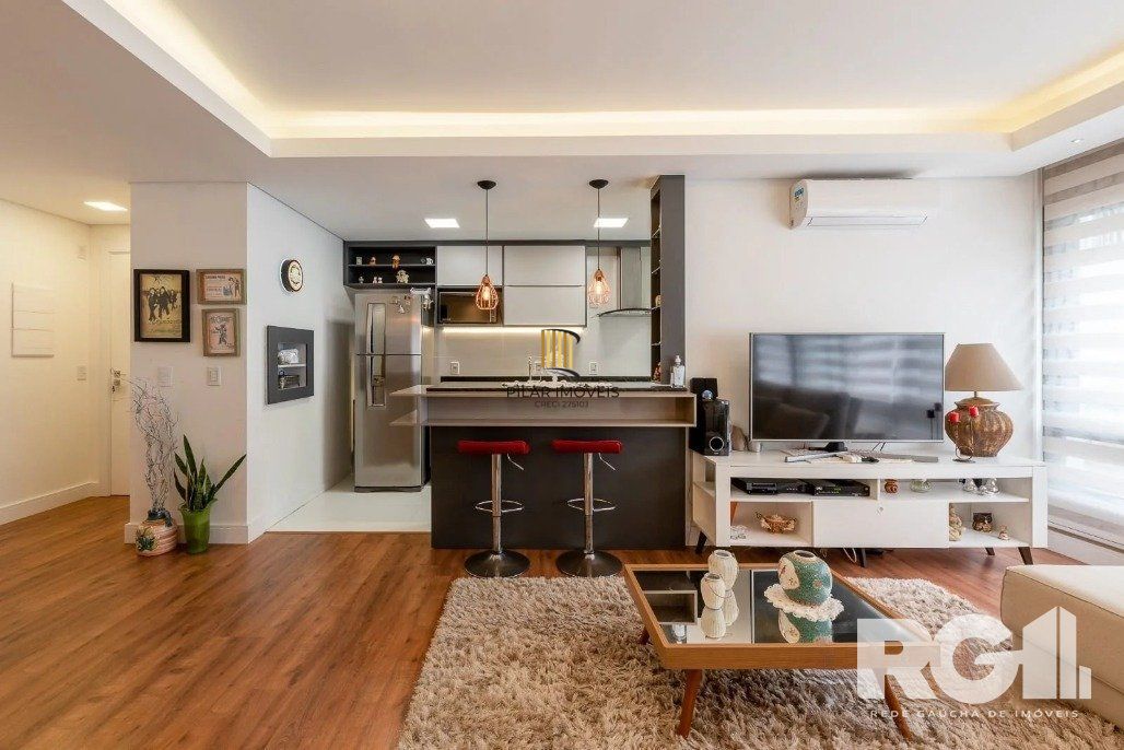 Apartamento de 3 dormitórios com suíte e churrasqueira, lavabo e 2 vagas de garagem.