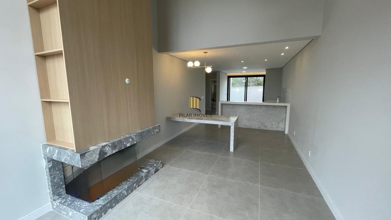 Casa em condomínio com 3 dormitórios 2 suíte 2 vagas.