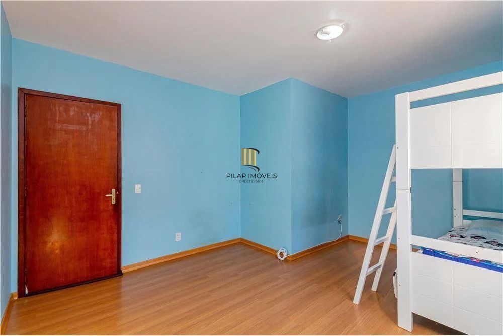 Ampla casa com 4 Dormitórios e Pátio na Zona Norte