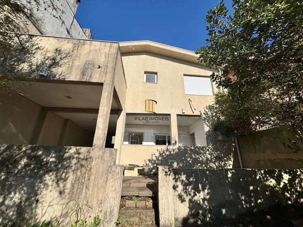 Casa com Vista Privilegiada e 2 Vagas no Jardim Floresta
