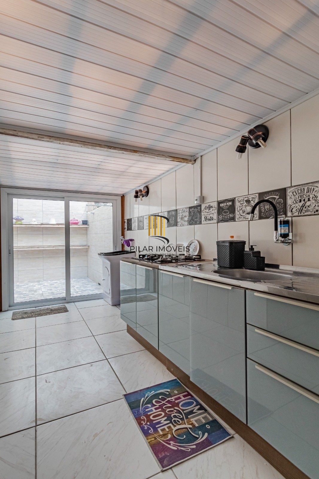 Térreo com pátio Semimobiliado, 2 Dormitórios, Próximo ao Praia de Belas