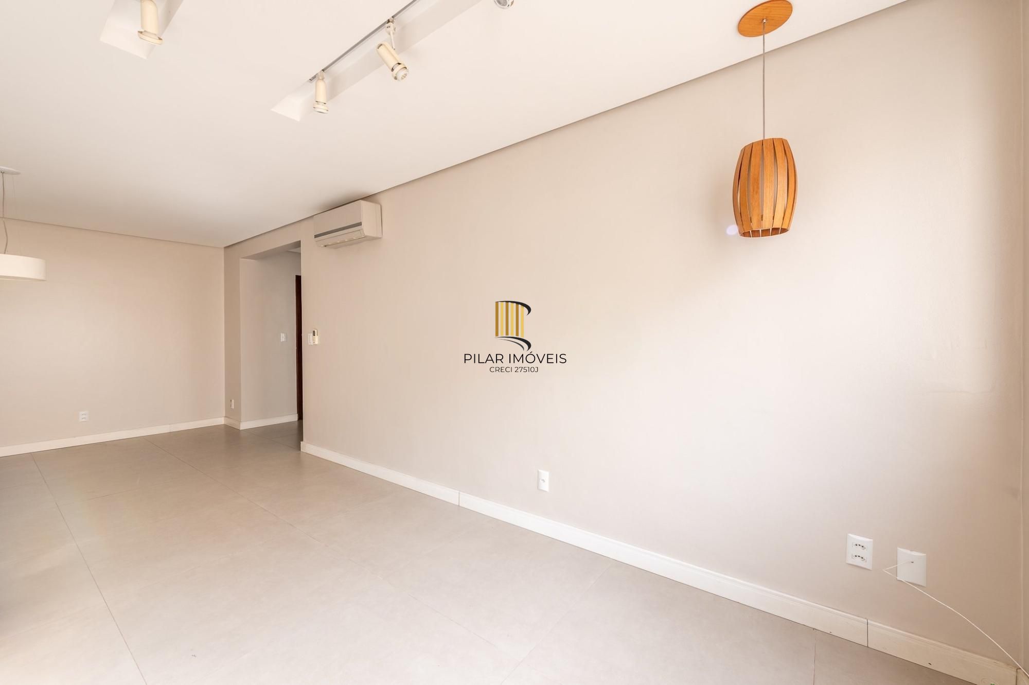 Apartamento 3 dormitórios, suíte, amplo living e vaga coberta.