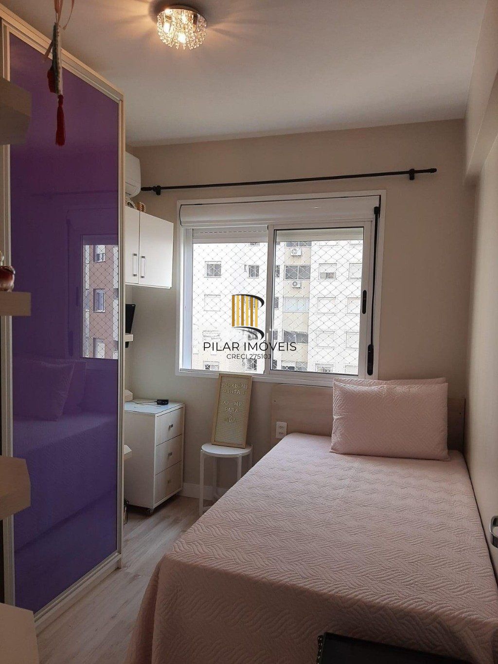 Apartamento semi-mobiliado com suíte e infraestrutura completa