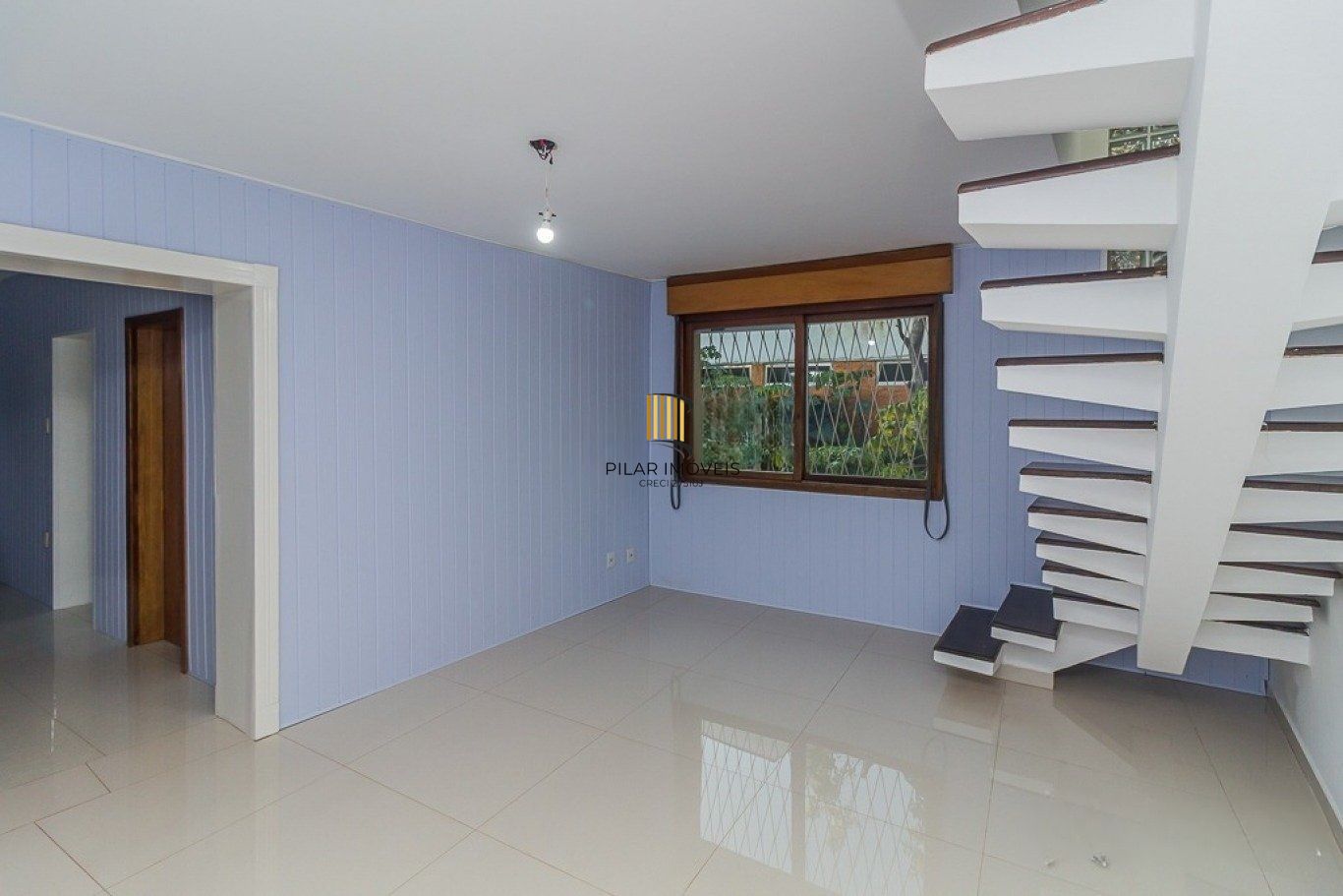 Casa térrea com 3 dormitórios, suíte e 2 vagas,