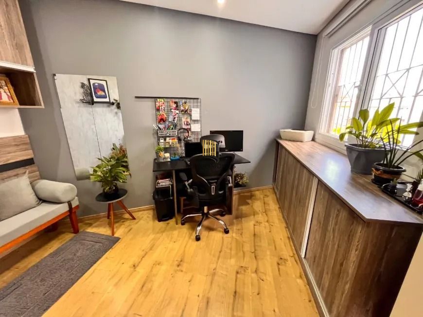 Casa Reformada em Condomínio com Suíte e Espaço Versátil Avenida Ecoville