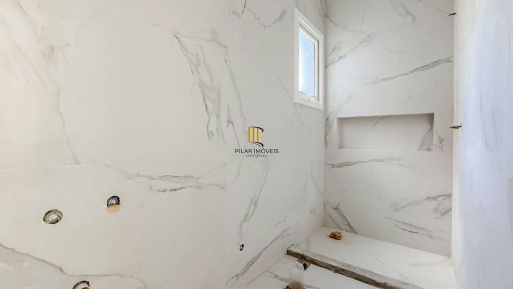 Casa térrea com 3 suítes, lavabo e 2 vagas.