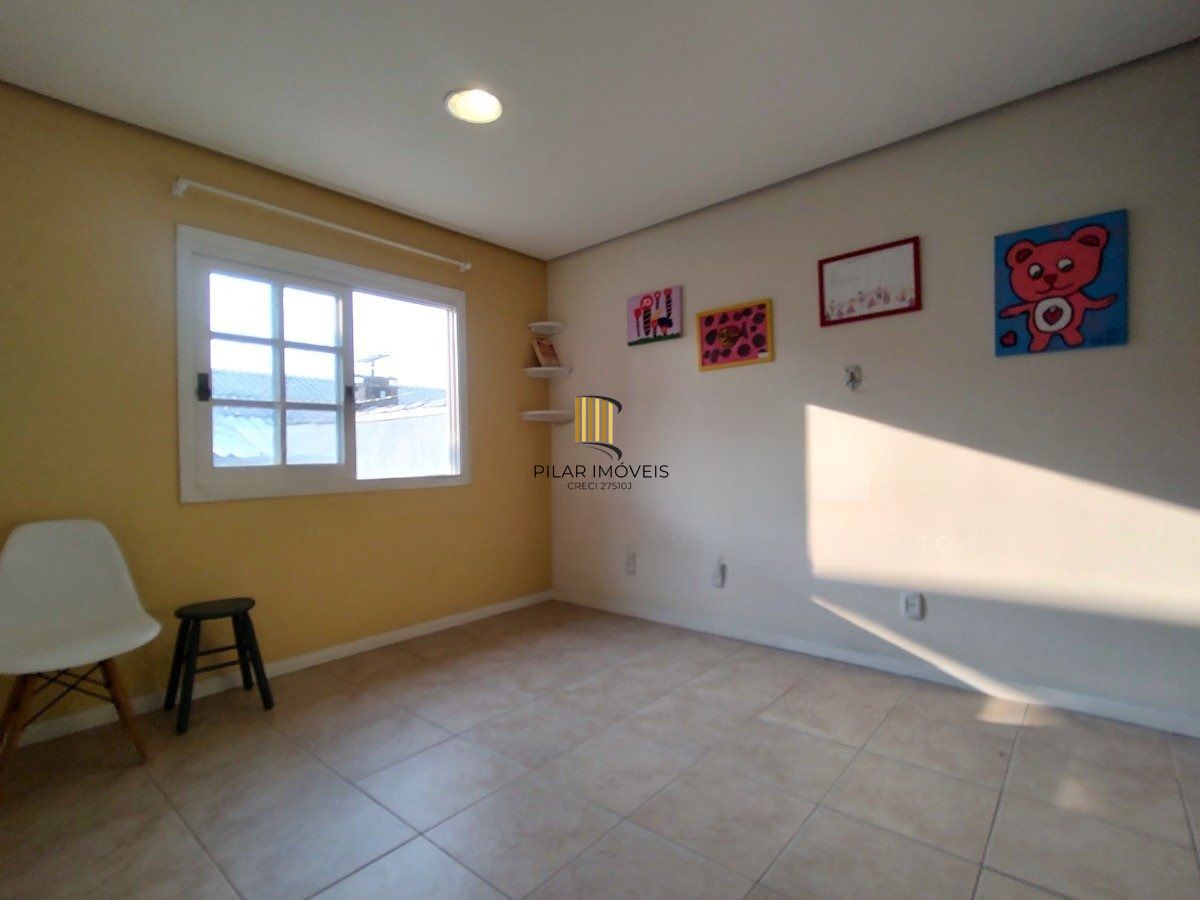 Casa com 4 dormitórios, espaço gourmet e terraço na Zona Norte de Porto Alegre