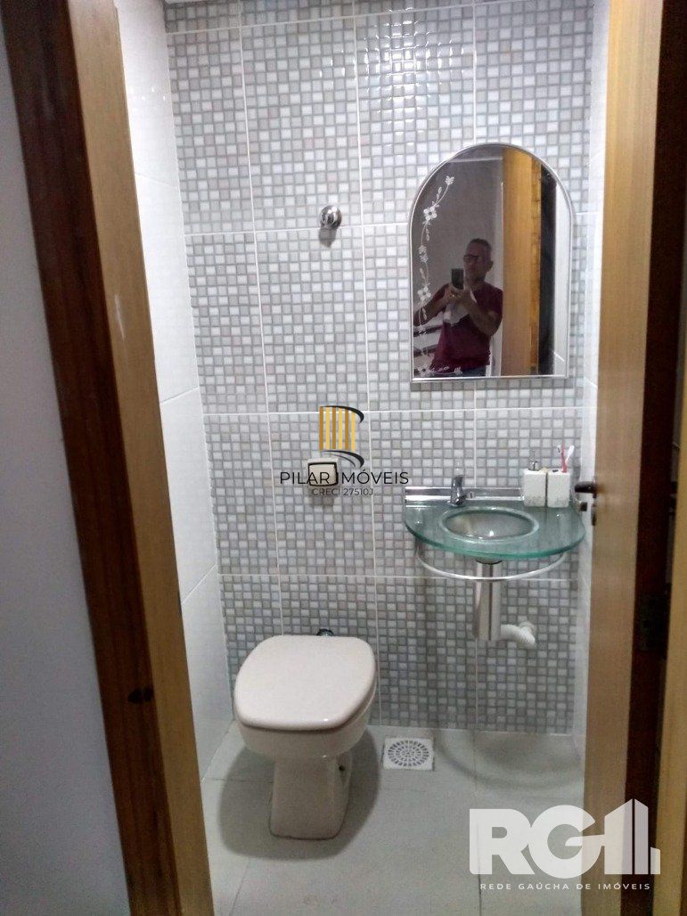 Excelente casa  3 dorm, 122m² privativos, amplo pátio com piscina nos fundos,  Rua Doutor João César Krieger