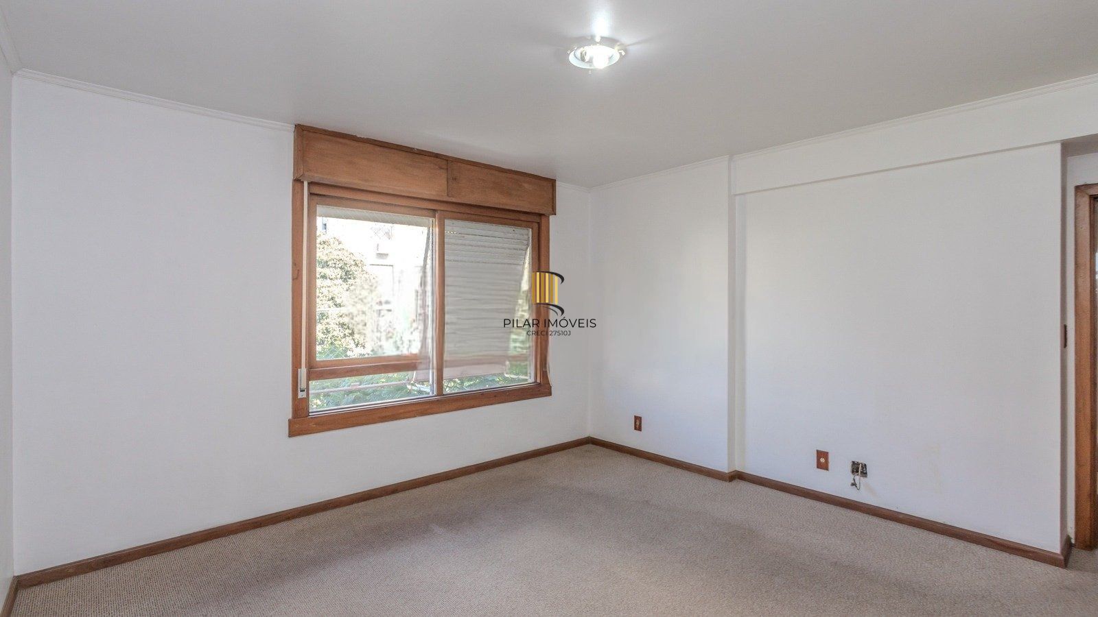 Apartamento semimobiliado de 140 m² privativos no bairro Mont'Serrat