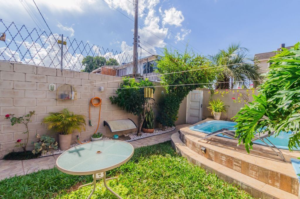 Casa em Condomínio 4 Dormitórios com Suíte no Lindoia - Porto Alegre