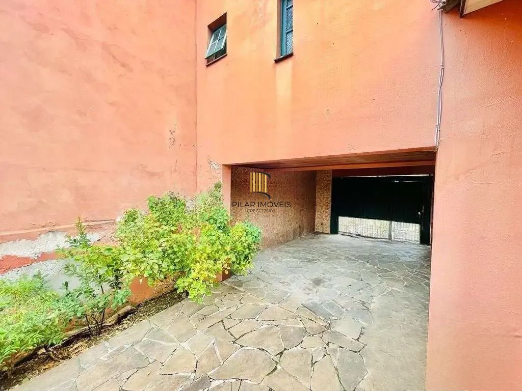 Casa térrea com 307m², 3 dormitórios, 2 suítes, 3 vagas.