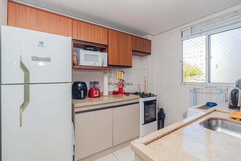 Apartamento com 2 dormitórios e vaga no Morro Santana