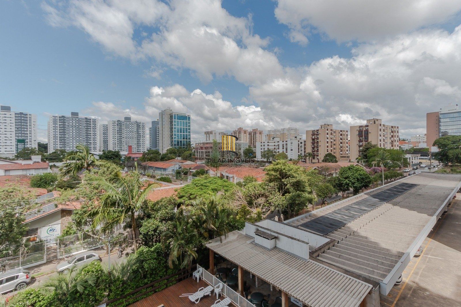 Apartamento de 4 dormitórios, sacada fechada com churrasqueira -Av. Panamericana