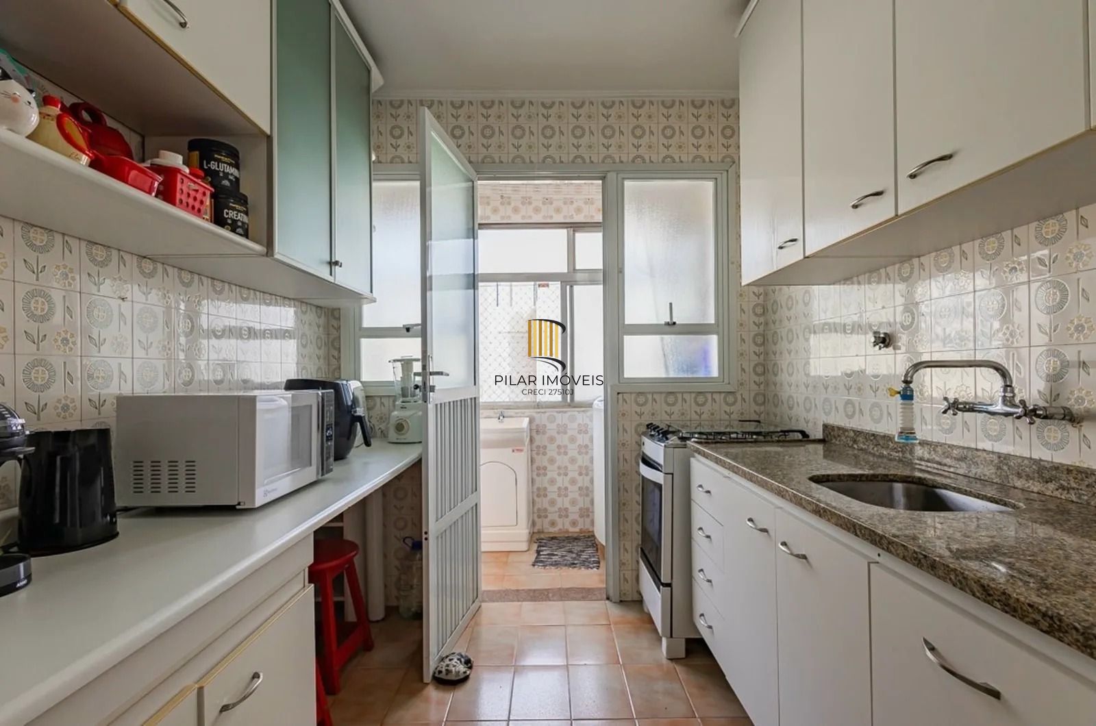 Apartamento de 2 dorm, 80m² privativos com vaga de garagem e elevador.