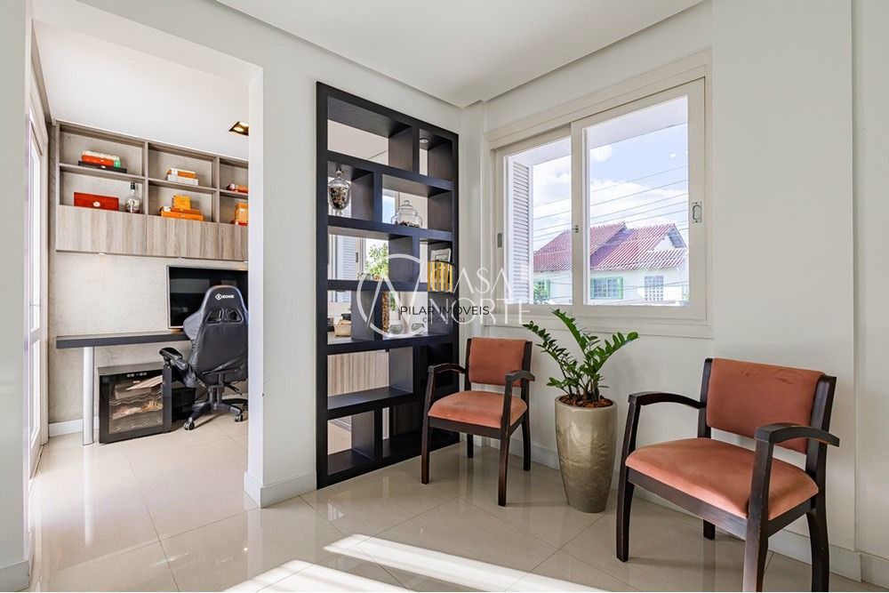 Casa Alto Padrão Reformada com Suíte, Closet e Espaço Gourmet